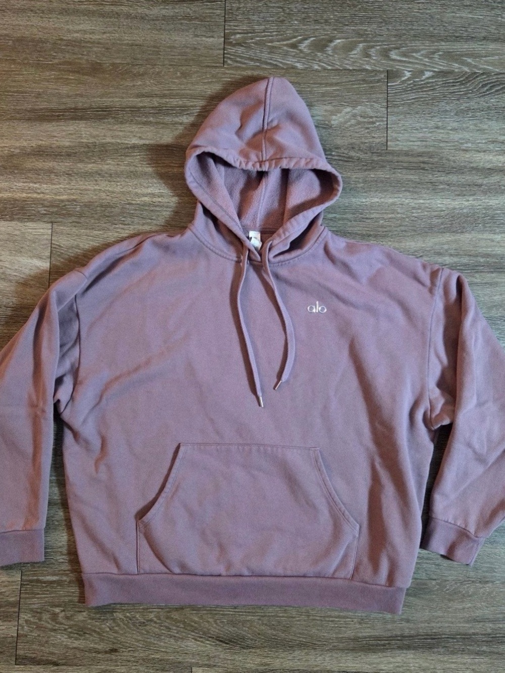 ALO Yoga Accolade Hooded Sweatshirt in Dusty Mauve